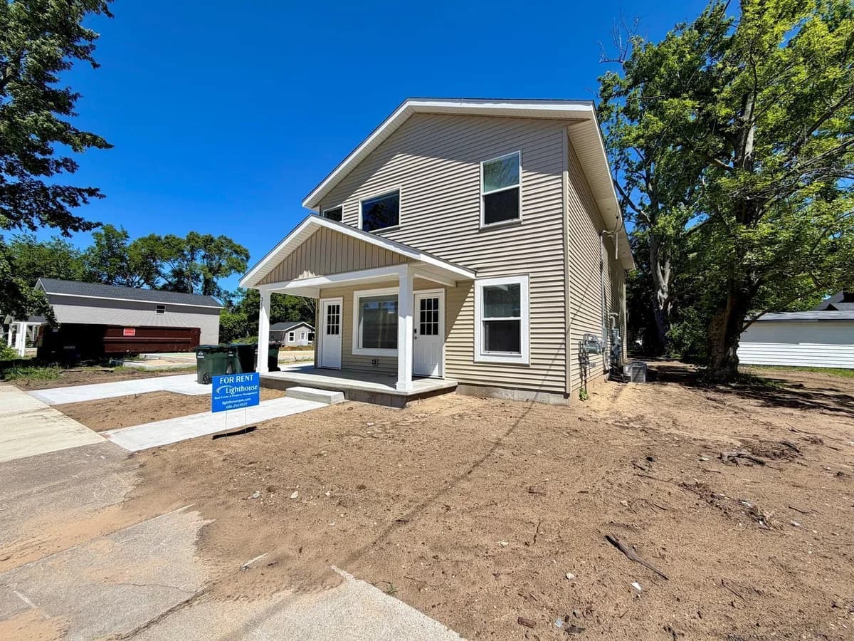 Muskegon apartments for rent - Property image - 310 Allen Avenue - 1