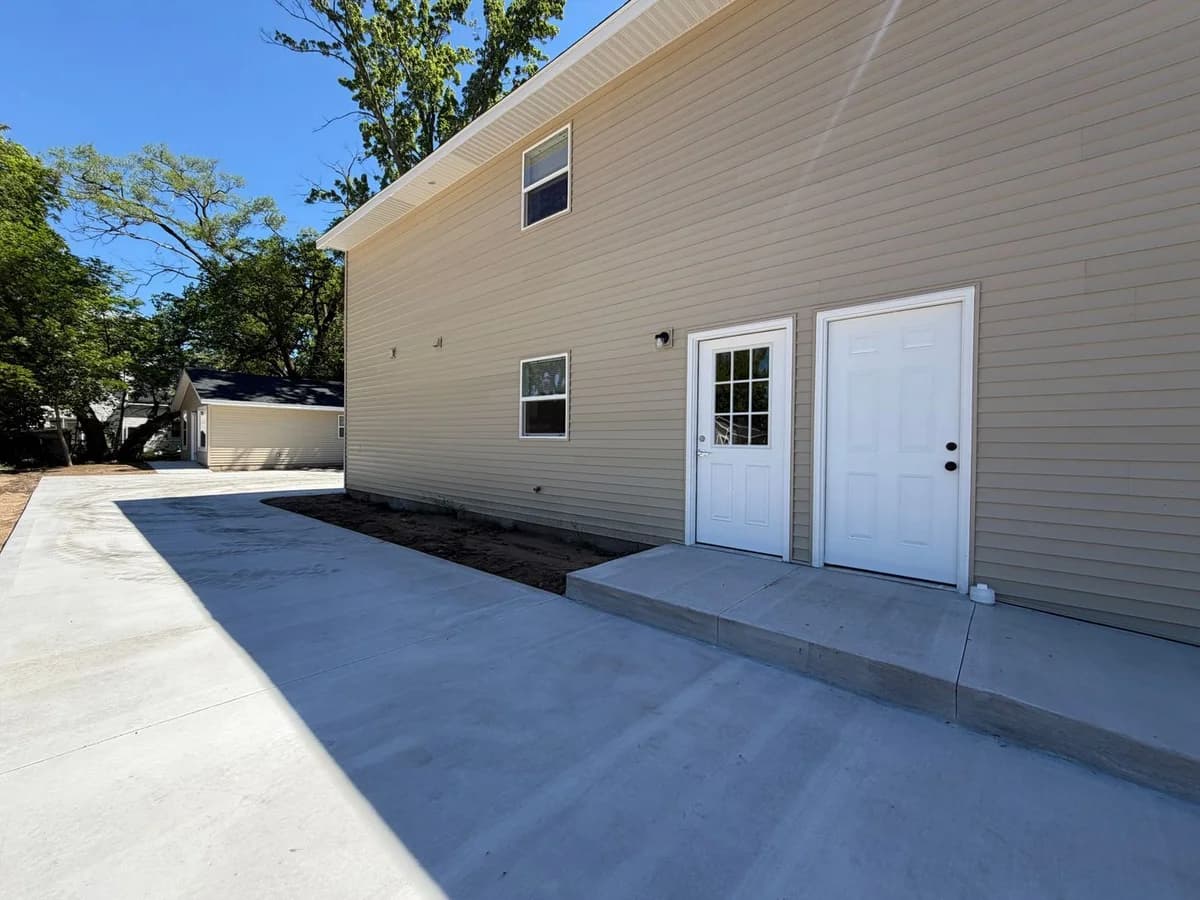 Muskegon apartments for rent - Property image - 310 Allen Avenue - 2