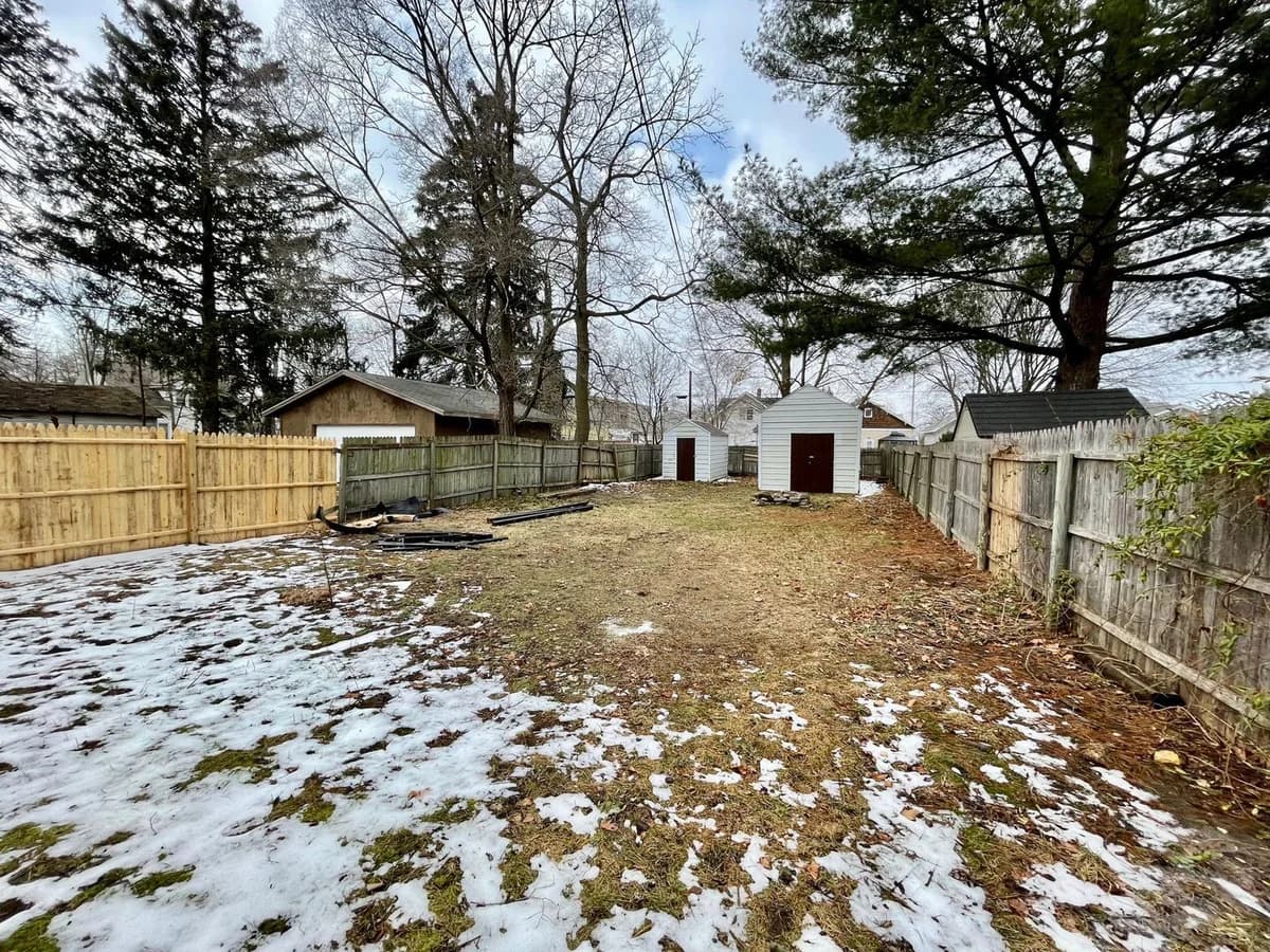 Muskegon apartments for rent - Property image - 836 West Grand Avenue - 2