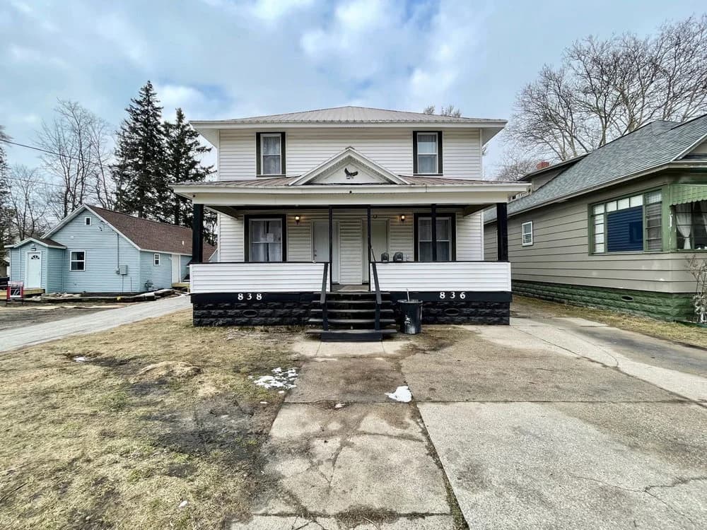 Muskegon apartments for rent - Property image - 836 West Grand Avenue - 1