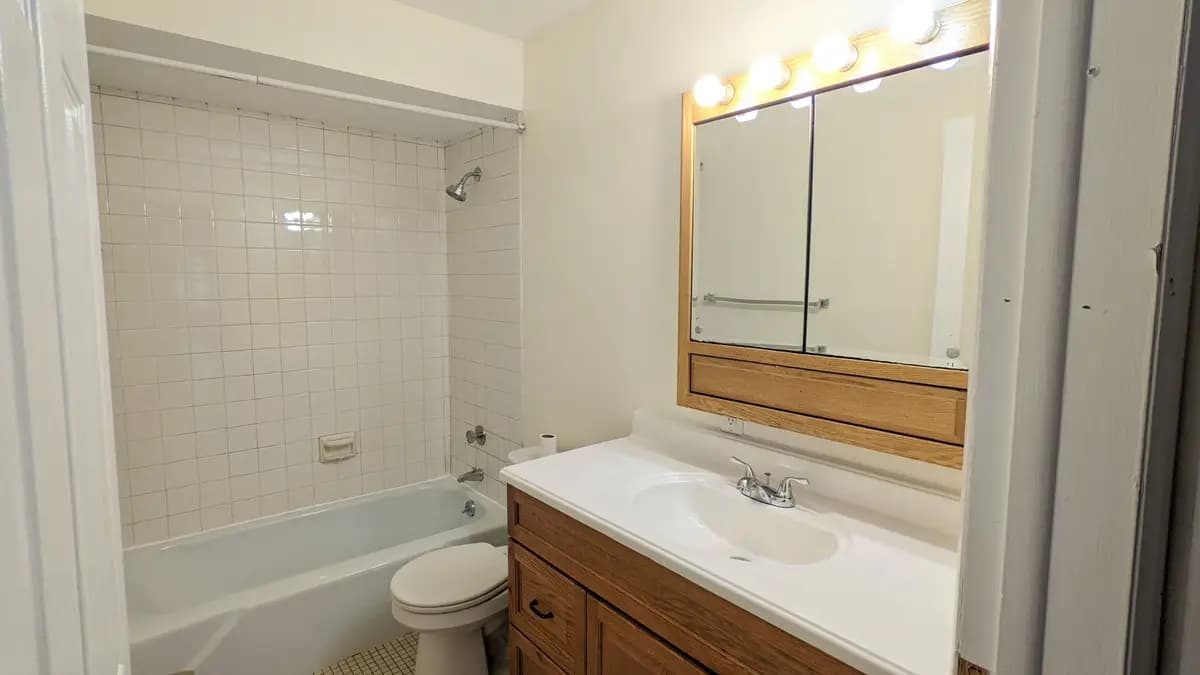889 Woodside - Apartment - 9