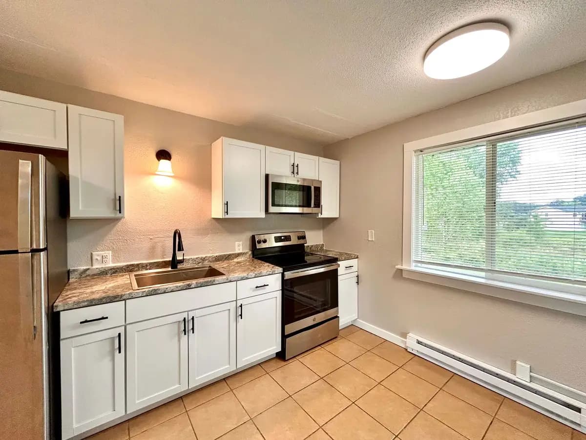 1486 Carr Rd - Apartment - 2