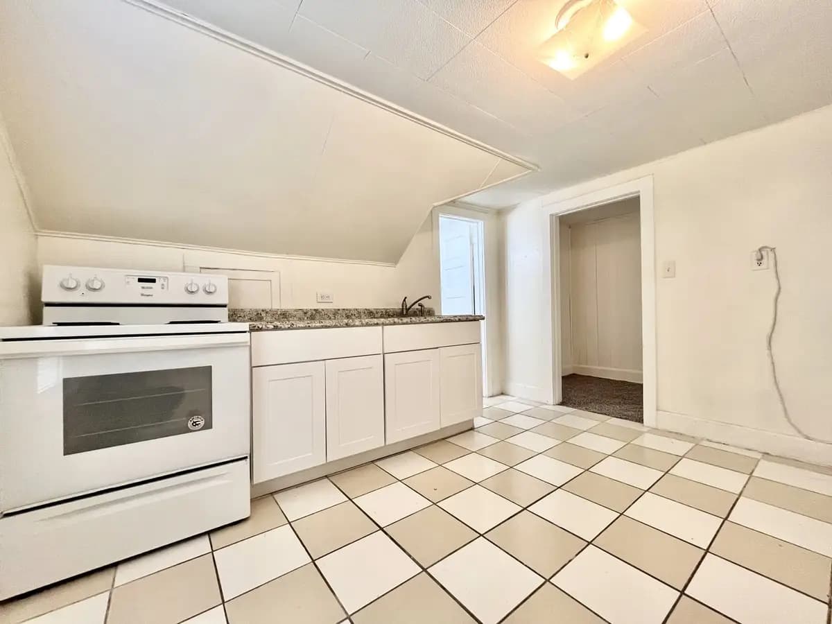 undefined apartments for rent - image - large (10).jpg - 2