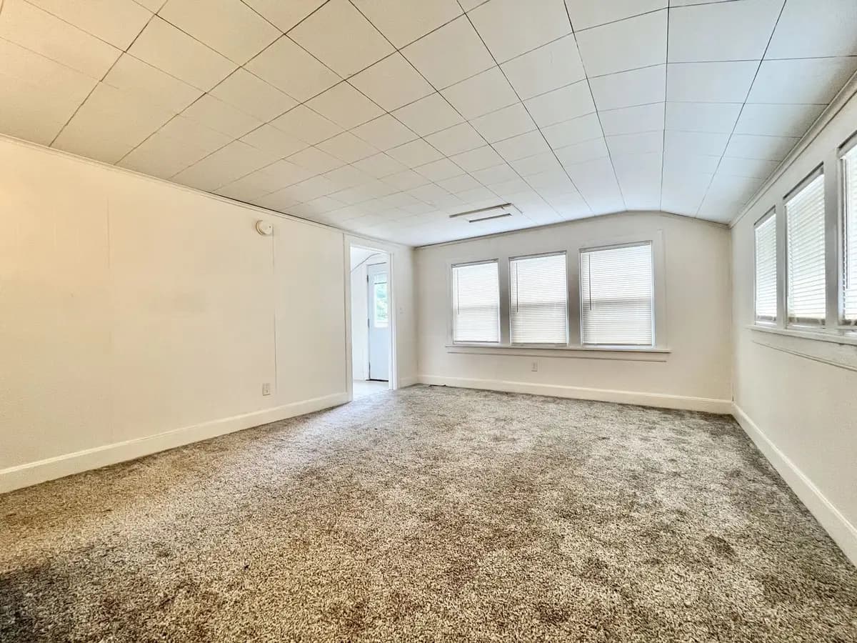 undefined apartments for rent - image - large (2).jpg - 2