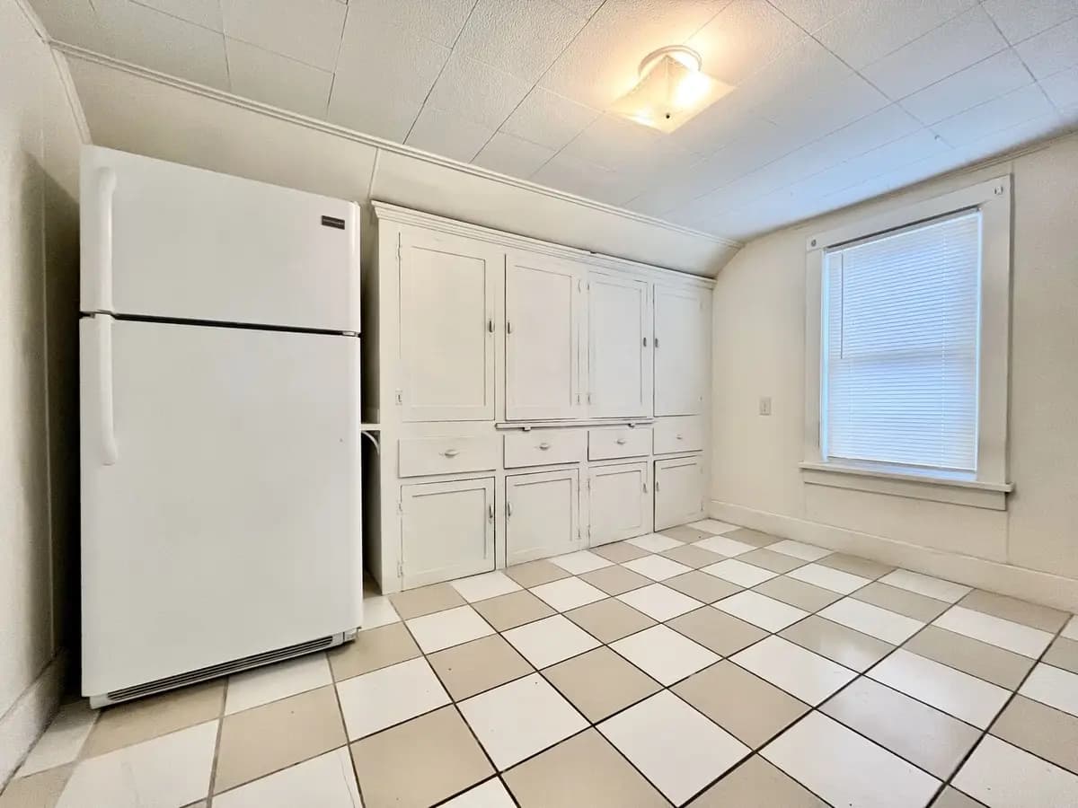 undefined apartments for rent - image - large (9).jpg - 1