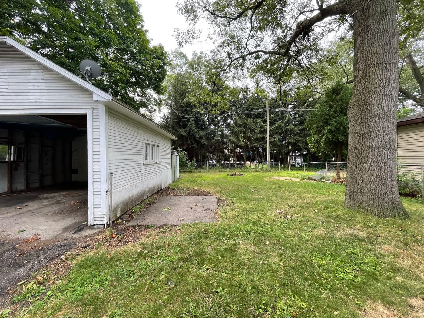 undefined apartments for rent - image - large (10).jpg - 1