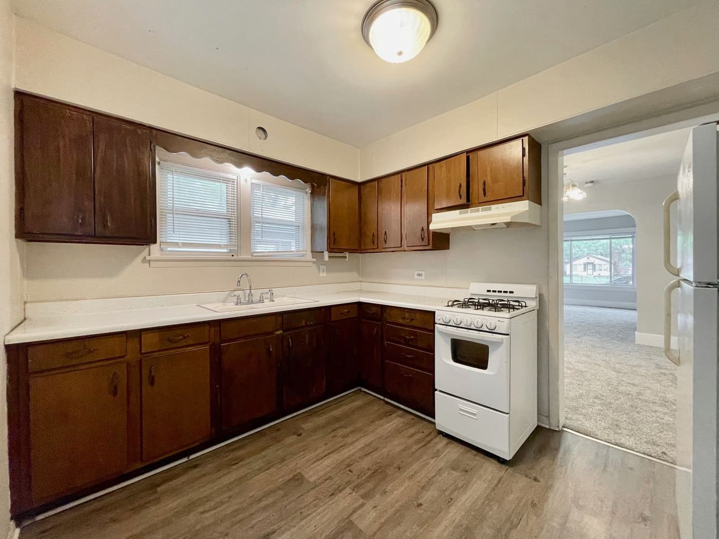 undefined apartments for rent - image - large (3).jpg - 2