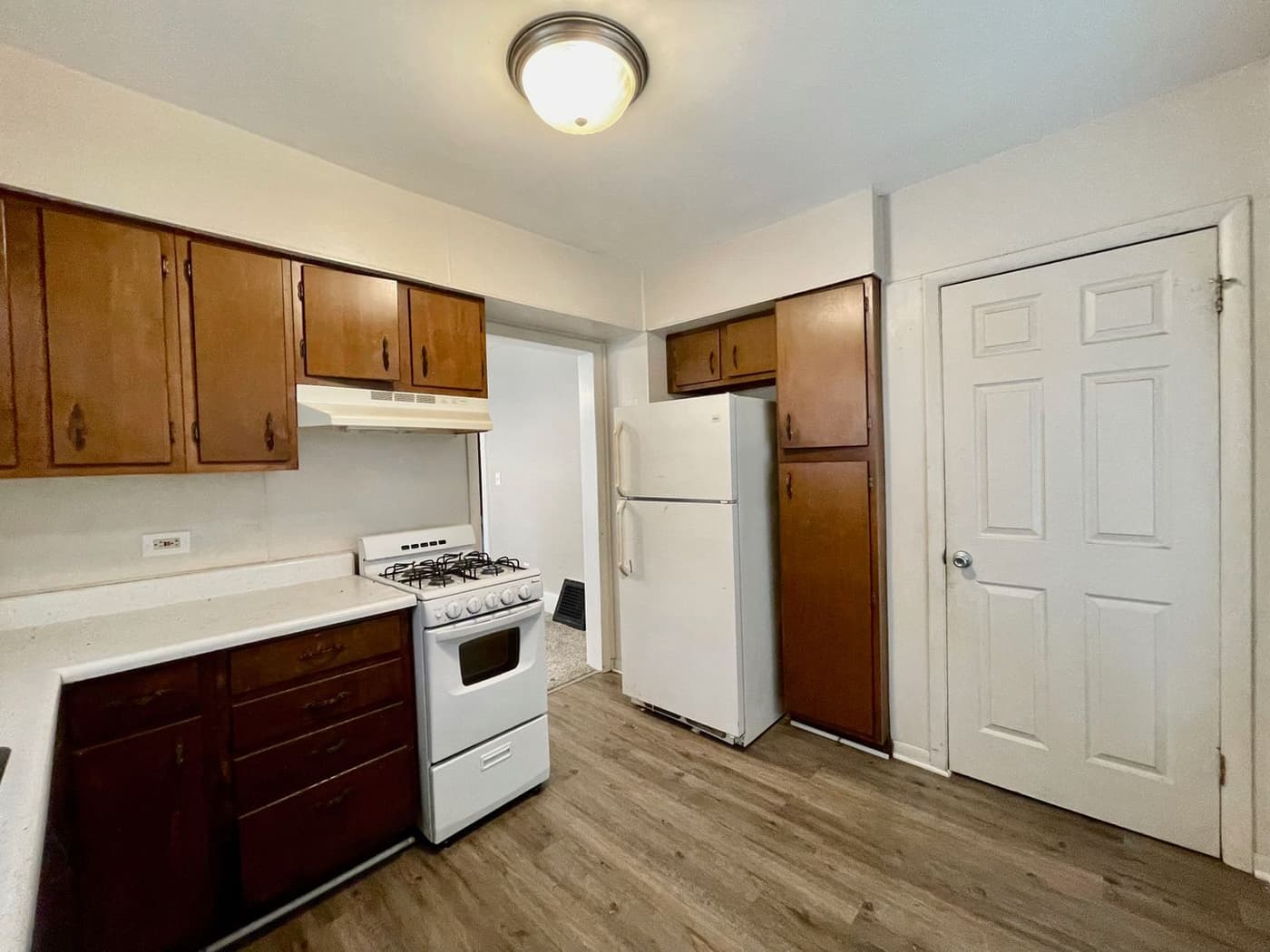 undefined apartments for rent - image - large (4).jpg - 3