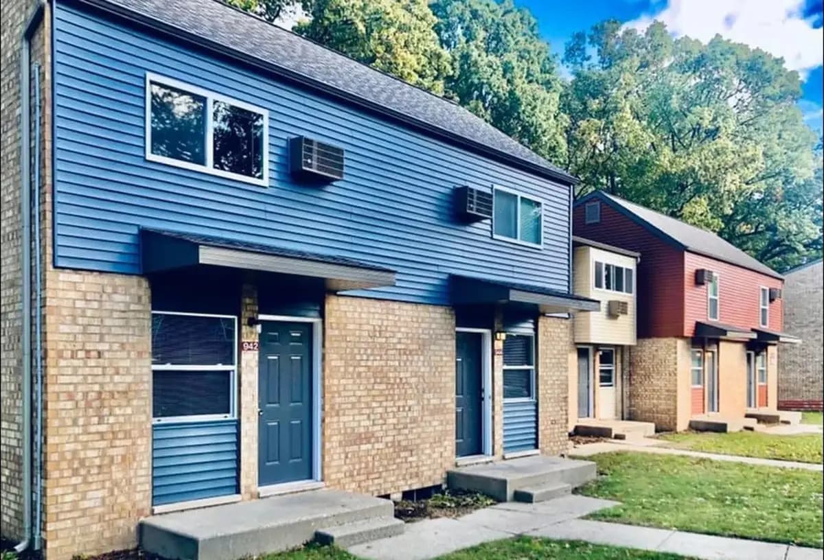 Muskegon apartments for rent - Property image - Oakhill Village & Townhomes - 1